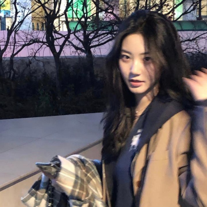 热裤荡女